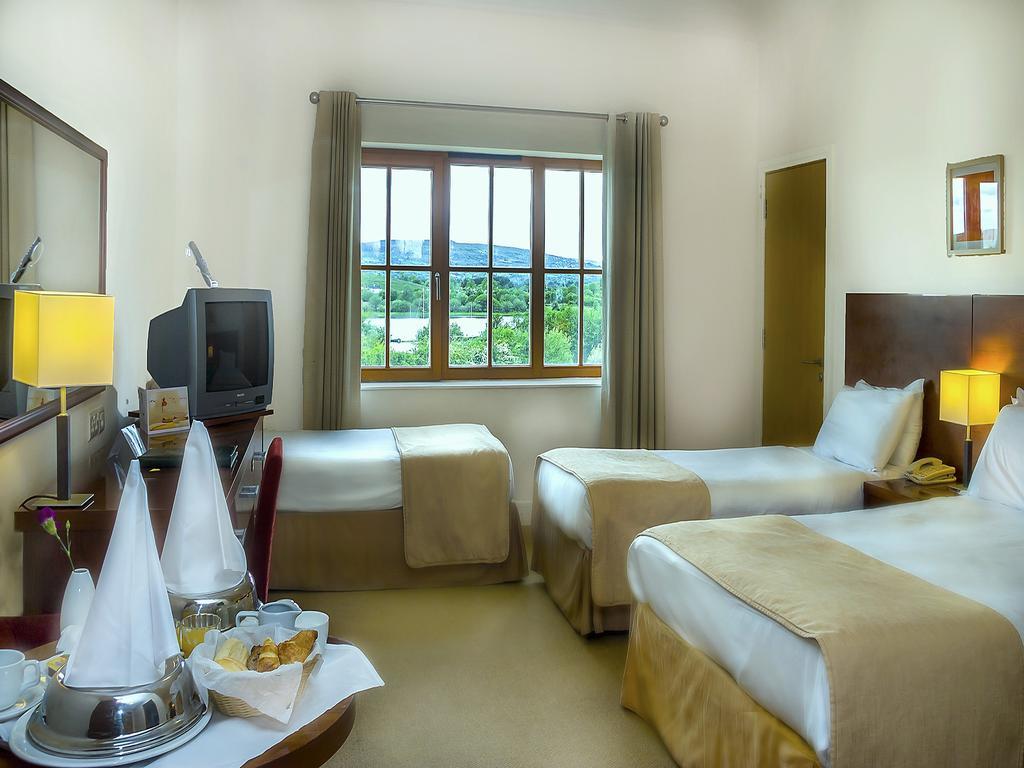 Lough Allen Hotel & Spa Drumshanbo Exteriör bild