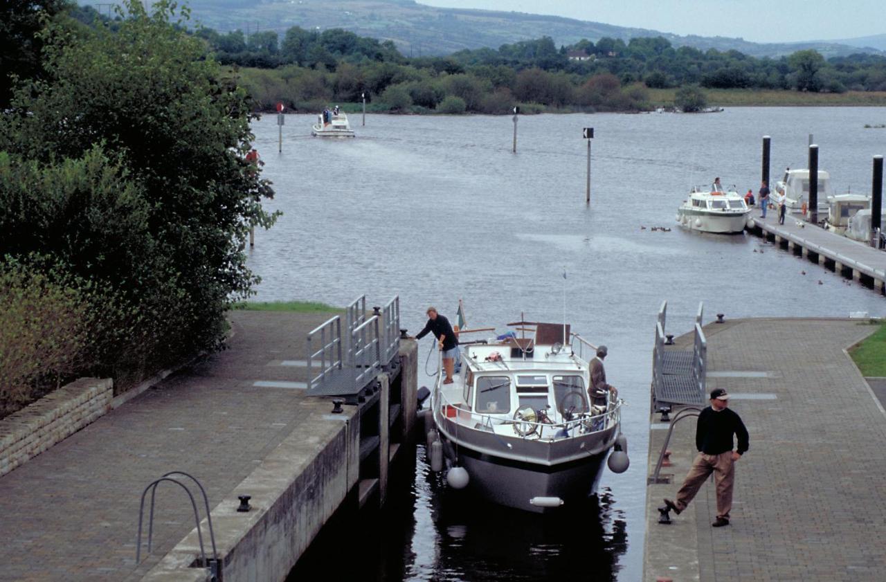 Lough Allen Hotel & Spa Drumshanbo Exteriör bild